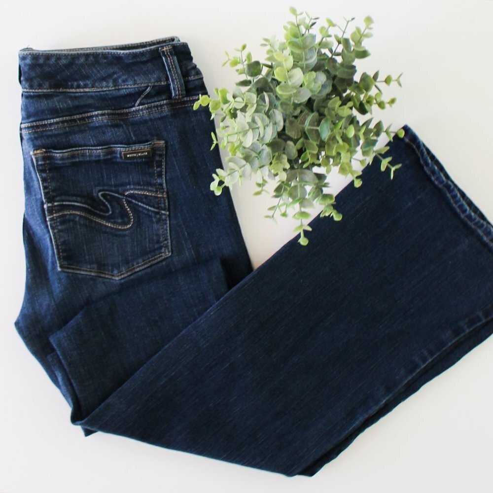 White House Black Market WHBM Blanc Boot Leg Jeans